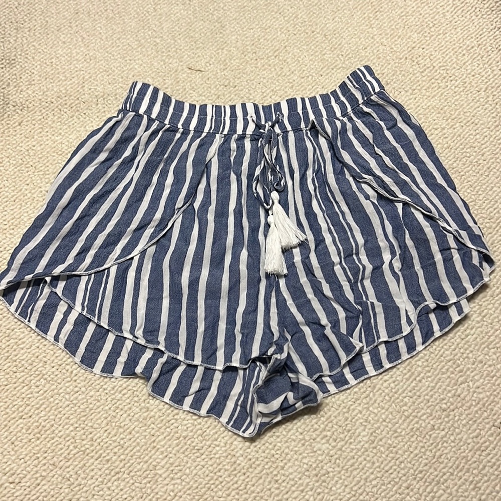 American eagle flowy shorts